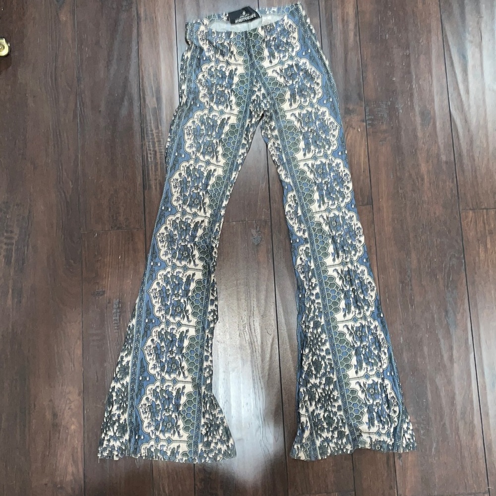 Novella royale XS blue and white printed flare bottoms